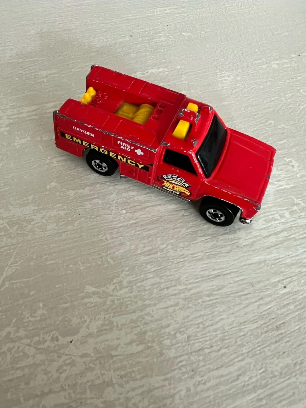 VINTAGE 1974 HOT WHEELS RED EMERGENCY RESCUE UNIT FIRE TRUCK BLACKWALLS